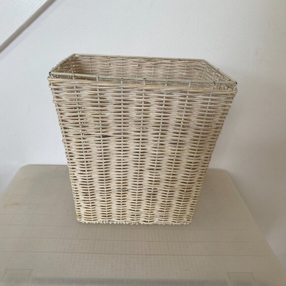 Bathroom Wicker Trash Basket With 3-D Rose Design - Picture 7 of 9